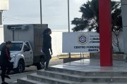 Familiares acudieron al centro forense para hacer el reconocimiento legal.