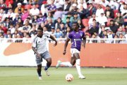 El haitiano Ricardo Adé (d) es el líder de la defensa de Liga de Quito.