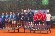 La delegación masculina en el podio del Sudamericano de Tenis Sub-16 en Paraguay.