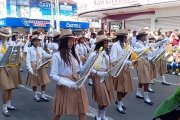 Estudiantes de varias instituciones educativas participaron este martes 5 de agosto en el Desfile Cívico en conmemoración de los 205 años de independencia de Esmeraldas.