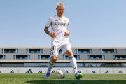 Franco Mastantuono lució el blanco puro en su presentación con Real Madrid este jueves 14 de agosto.