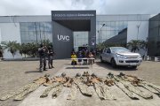 En el caso de Babahoyo los sospechosos portaban armas y prendas de uso militar.