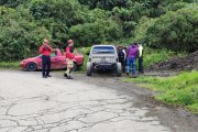 Dos vehículos fueron abandonados en el sector La Pradera,  en la montaña de Patate, Tungurahua, donde también fueron victimadas dos personas.