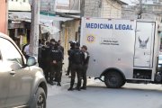 El equipo de Medicina Legal levantó el cuerpo.