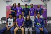 El grupo de deportistas que fue homenajeado por Fedeguayas.