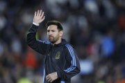 Lionel Messi de Argentina reacciona, previo a un partido por las eliminatorias a la Copa Mundial 2026 ante Venezuela en el estadio Monumental en Buenos Aires (Argentina).