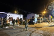 En la comuna Las Núñez al norte de la provincia de Santa Elena personal militar detuvo a un sujeto y decomisó combustible