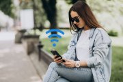 Las redes WiFi públicas facilitan la conectividad, pero también pueden exponer información sensible.