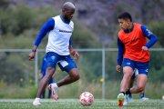 Enner Valencia (i) entrena con los Tuzos en busca de estrenarse en el torneo mexicano.