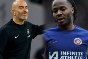 Enzo Maresca, técnico italiano del Chelsea, y Raheem Sterling, extremo que no fue considerado por el DT para esta campaña.