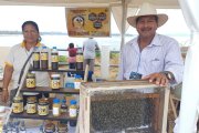 El emprendimiento del comunero Mateo Lima es Miel de Abeja del Valle Javita.