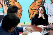 La legisladora Veloz durante un encuentro con representantes de UNICEF Ecuador.