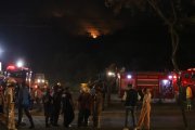 Bomberos se encuentran en la zona de la avenida Francisco de Orellana para apagar el incendio.