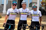 La selección ecuatoriana en el Mundial estuvo integrada por Martín López (i), Richard Carapaz (c) y Jonathan Caicedo.