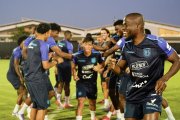Los jugadores de la selección ecuatoriana de fútbol entrenaron completos desde el lunes en Estados Unidos en medio de una atmósfera de mucha camaradería, pero a la vez de concentración por el rival