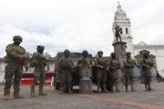 Fuertes contingentes militares se desplegaron en sitios estratégicos de la capital.