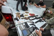 La operación militar y policial permitió el decomiso de armas, droga, motores fuera de borda y demás