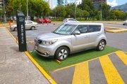 Existen pocos puntos de carga para vehículos eléctricos en el Ecuador.