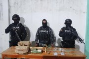 Durante el operativo “Requisa”, los agentes decomisaron teléfonos, cargadores y sustancias ilícitas en el CRS Loja.