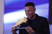 Kylian Mbappé recibió la Bota de Oro de la temporada 2024-2025.