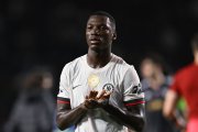 Moisés Caicedo no fue titular, pero disputó casi todo el compromiso del empate de Chelsea ante Qarabag en la Champions League.