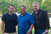 Xavier Cevallos (i), Jorge Guzmán (c) y Emilio Pisco (d), cuando Pisco y Cevallos asumieron la dirección de las formativas del Club Sport Emelec.