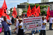 Fotografía de una marcha en Guayaquil por el Día del Trabajo 2025.