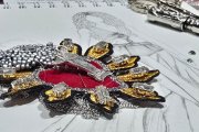Detalles del bosquejo para la creación del vestido de Shakira y de la virgen de Legarda confeccionada en plata por una joyera