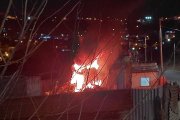 Una madrugada de terror se vivió en el barrio Las Cumbres. Allí hubo muerte, incendio y panfletos amenazantes