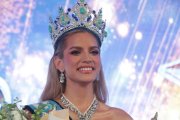 Abby Riqueros se convirtió en la Reina de Guayaquil 2025.