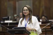 Nataly Morillo inició su carrera como periodista en diario Hoy.