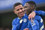 Enzo Fernández y Moisés Caicedo jugadores del Chelsea.