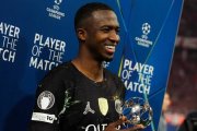 Willian Pacho es una de las figuras en la defensa de PSG cuando disputa la Champions League.