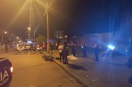 El ataque ocurrió cuando ambos circulaban a bordo de una motocicleta.