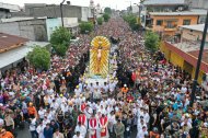 Miles de devotos se dan cita cada Viernes Santo para iniciar el recorrido desde el Santuario del Cristo del Consuelo.