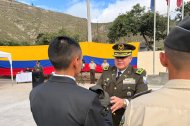 Los 65 aspirantes recibieron el uniforme que marca el inicio de su formación policial en Ambato.