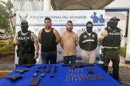 Dos ciudadanos fueron detenidos durante el allanamiento; uno de ellos registra antecedentes por asesinato.