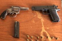 Según la policía estas fueron las evidencias halladas a las tres personas que iban en el auto.