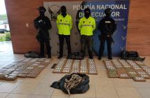 Los 139 paquetes estaban dentro de tres sacos de yute.