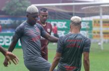 Barcelona y Vélez Sarsfield se enfrentan en el estadio Monumental.