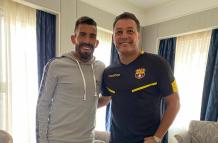 Carlos Alfaro Moreno y Carlos Tévez, antes de la presentación de la camiseta.