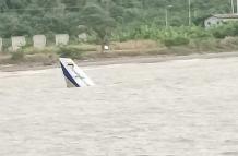 Avioneta de la Policía cae al mar con seis tripulantes