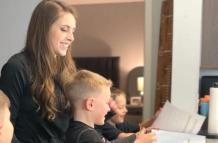 Samantha Bird educa a sus hijos y les enseña a   cómo ahorrar adecuadamente.