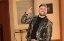 Ciro Quiñonez canta música popular colombiana desde hace tres años.