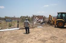 Destrucción de viviendas en invasión en Mi Lote 3