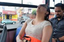 Con el coronavirus diambulando en Guayaquil, no vale quedarse dormido en el bus.