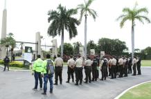 Más de 40 uniformados de diferentes unidades de la Policía resguardaron el velorio y sepelio de Geovanny Francisco Mantilla Ceballos.