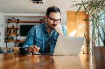 Para algunos empleados, hacer teletrabajo es adecuado por los tiempos que se vivien, pero algunos creen que son explotados por los jefes.