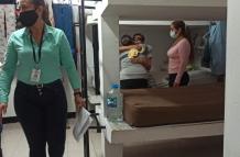 Desde el martes María Eulalia se encuentra recluida en la cárcel de mujeres de Guayaquil. Recibe el cariño de compañeras y personal del Centro de Rehabilitación Social.