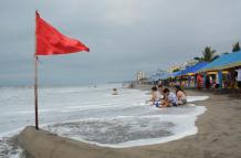 FUERTES OLEAJES AHUYENTAN EL TURISMO Y CAUSAN DESASTRES EN LAS COSTAS Y PLAYAS DEL ECUADOR